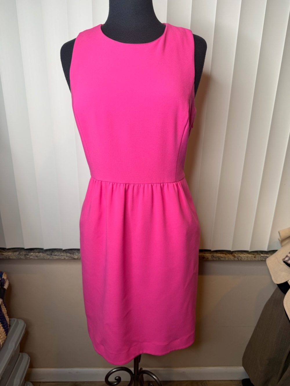 Vineyard Vines pink sheath dress gathered poplin skirt detail Size 6